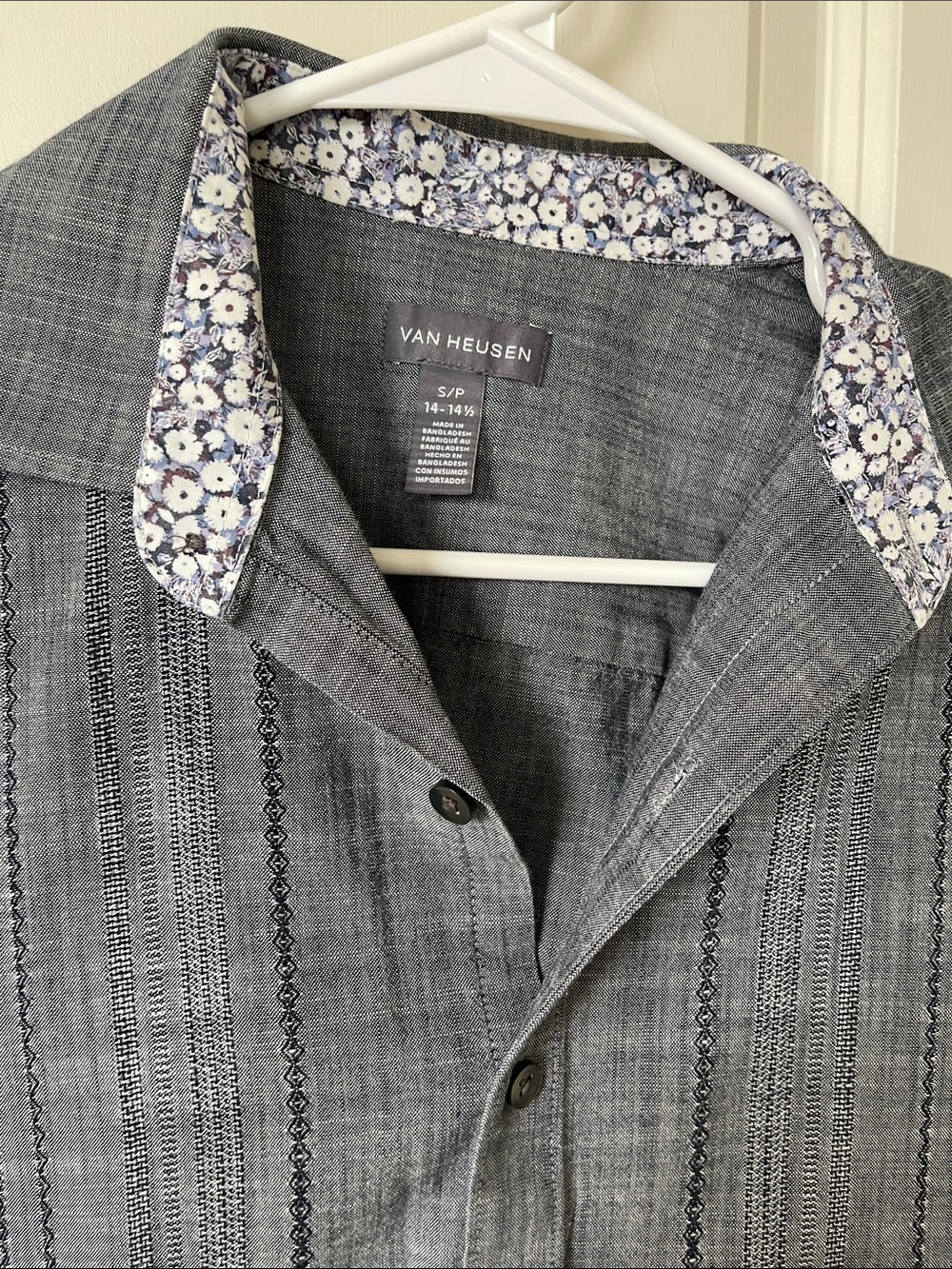 Van Heusen Gray Short-Sleeve Button-Down with Floral Inner Collar